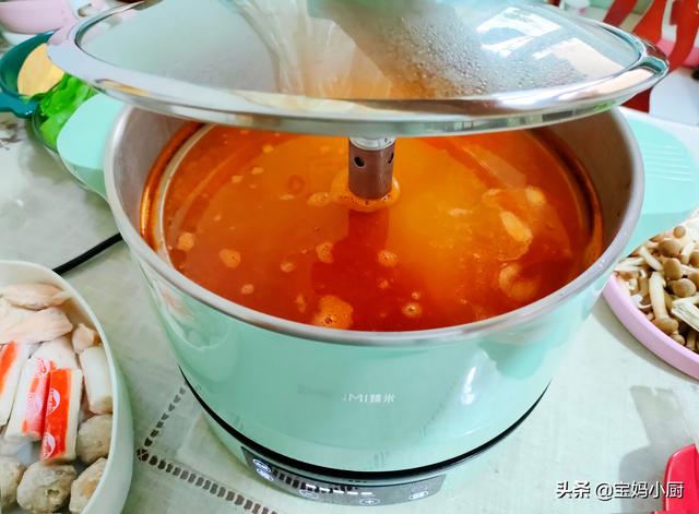 火锅料有什么食材，火锅料有哪些食材（吃啥都不如热乎乎的火锅）