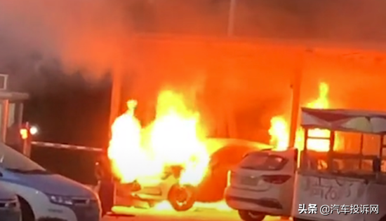 没买自燃险自燃有赔吗，没买自燃险车自燃了保险赔不赔（又一起新能源汽车起火）