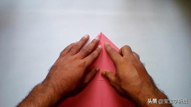 手工飞机怎么做，手工飞机的制作方法（用普通纸做折纸飞机玩具）