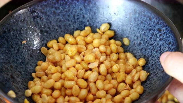 黄豆的吃法有哪些，黄豆有哪些吃法（黄豆别再打豆浆了）