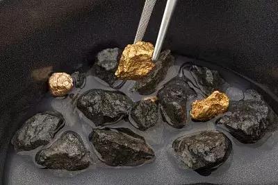 淘金需要哪些设备，河沙中的黄金怎么提出（淘金姿势get起来）