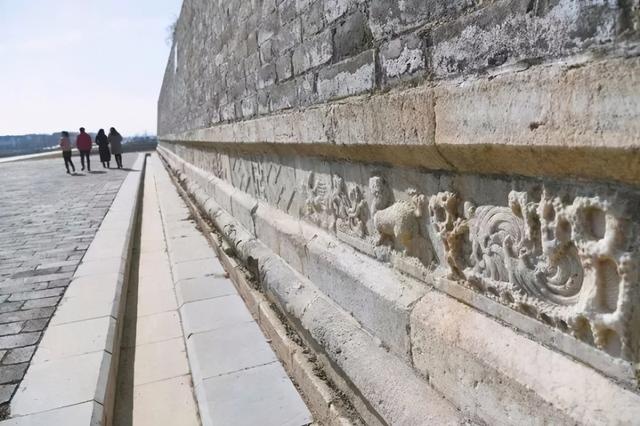 故宫是哪个朝代建的，朝代顺序排列（这里的紫禁城更大，为何没建成）