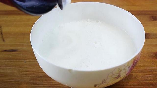 双皮奶制作方法，双皮奶的制作方法（家里还剩1盒牛奶）