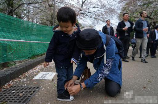 教你如何系鞋带，如何系鞋带的方法（怎样教孩子系鞋带）