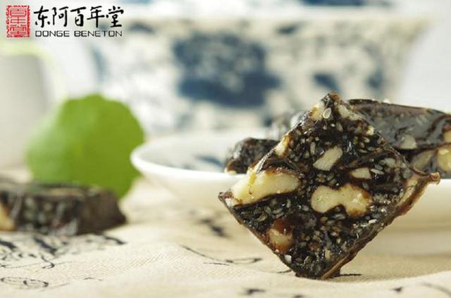 女人长期吃阿胶糕有什么功效，女人常吃阿胶糕有什么好处（阿胶糕对女人这么好）