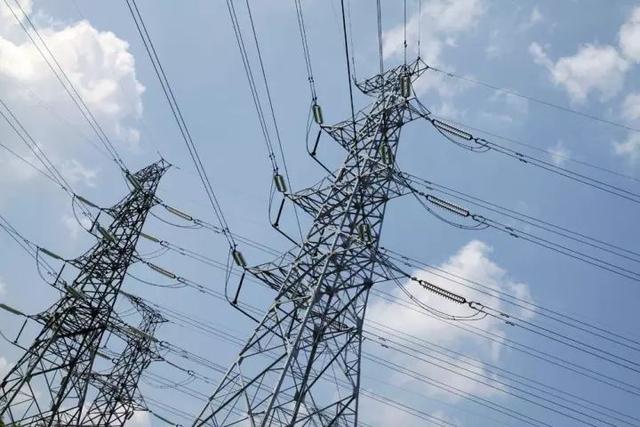 英国电压多少伏，英国插头电压是多少（为啥中国民用电压是220V）