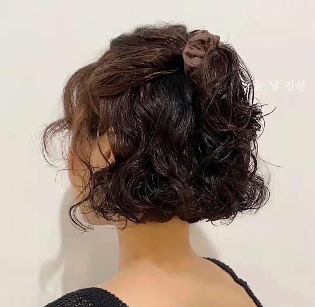 好看又自然的中长卷发，这种烫法才是真正的免打理