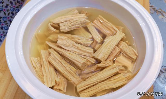 正确泡腐竹的方法，三分钟泡发腐竹（3分钟快速泡发）