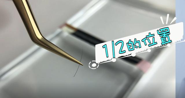 睫毛不翘往下搭原因，睫毛朝下长不卷翘怎么办（嫁接睫毛为什么这么乱）