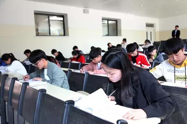 郑州职业技术学院官网，2021年郑州职业技术学院开设专业及招生专业目录表（郑州职业技术学院2019单独招生3612人报考）