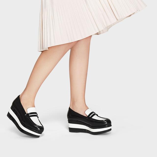 坡跟鞋是什么意思，坡跟鞋与高跟鞋（看看细高跟、小猫跟和坡跟鞋选择技巧）