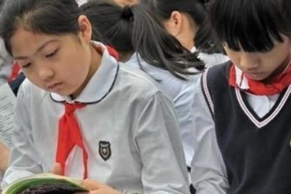 几岁读六年级，6岁读几年级（有关小学生上学年龄这个问题）