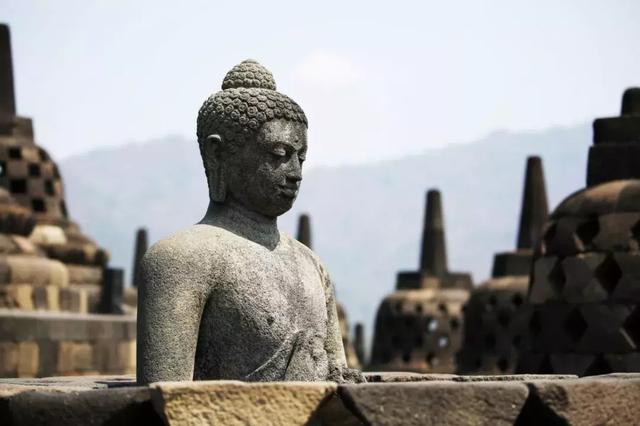 三大佛祖是谁，如来佛和释迦牟尼是一个人吗