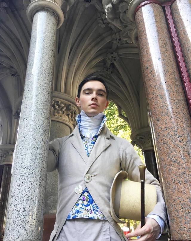 Zack什么意思，证件类型不符什么意思（？英国鲜肉小哥只穿200年前衣服上街）