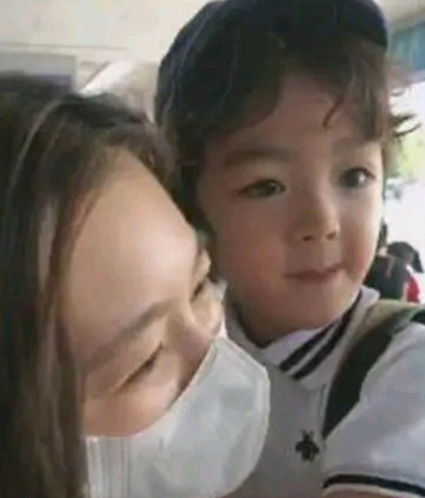 二十不惑演员表小卷，二十不惑演员小卷（一个混血娃一个东北娃）