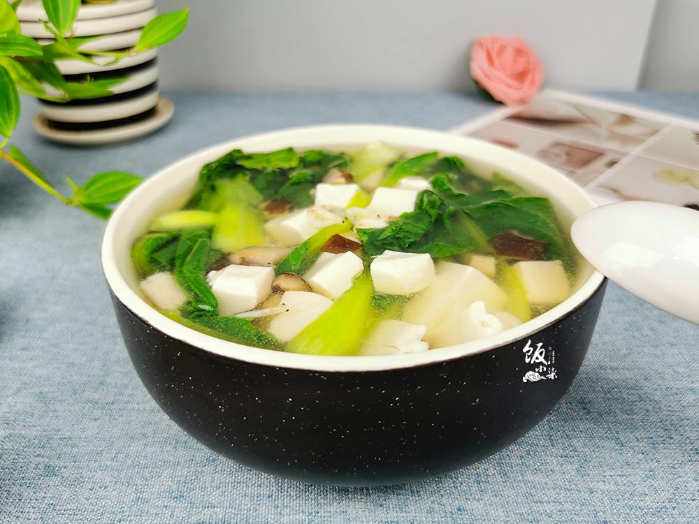怎样做美味的香菇青菜豆腐汤，青菜香菇豆腐汤怎么做（为啥饭店做的青菜豆腐汤都那么好喝）