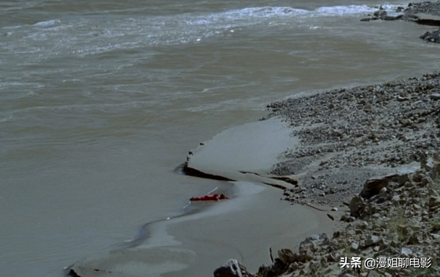 红河谷英文版歌词，红河谷歌词（2次救命之恩换来的却是15分钟内1500人被残忍屠杀）