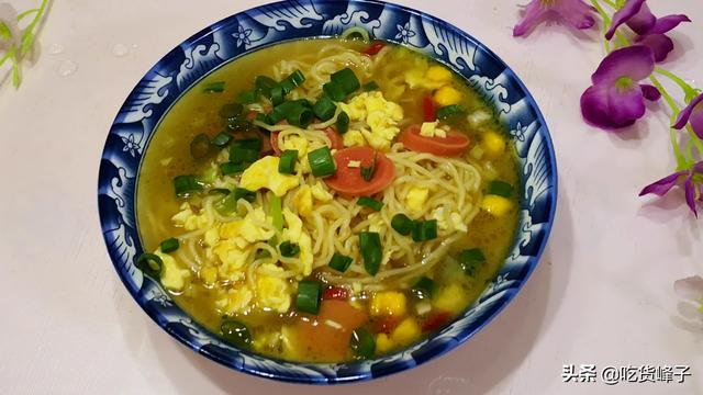 泡面怎么煮更好吃，泡面怎么煮更好吃电影（教你煮方便面的正确姿势）