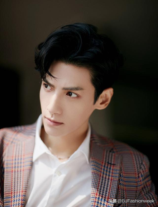 罗云熙同款西装短裤，罗云熙穿格子西装