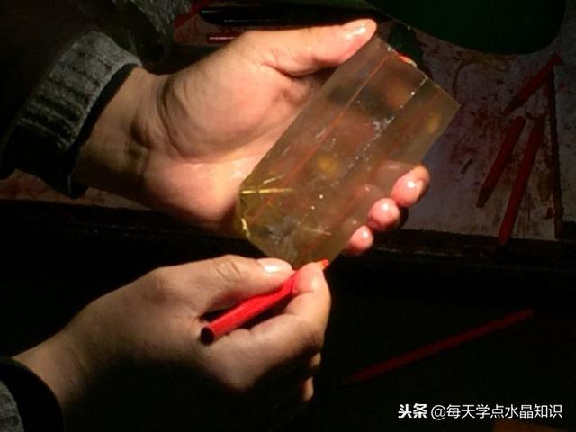 水晶工艺品加工，水晶工艺品的加工流程有多少人知道呢（了解一下水晶加工的流程）
