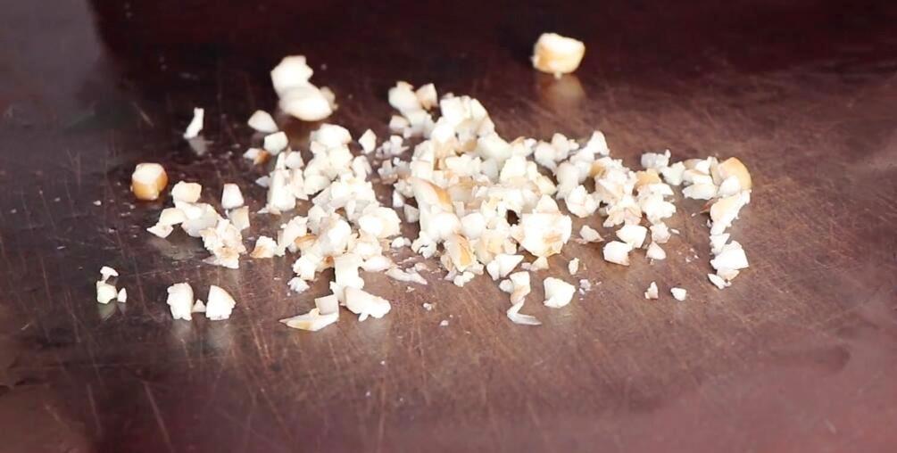 图片[3]-【沙姜焗鱿鱼】做法步骤图 做法很简单 这个季节吃最美味-起舞食谱网