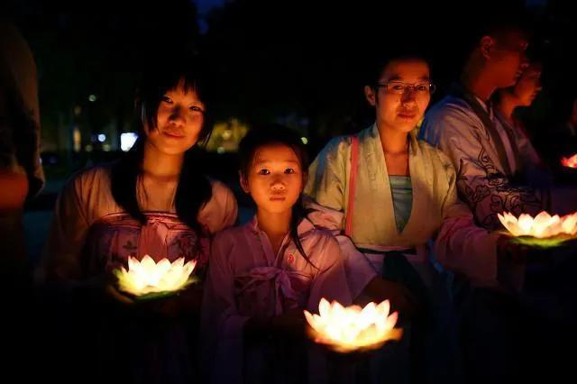 中元节晚上可以出门吗，中元节晚上可以出门吗（“鬼节”晚上可以出门吗）