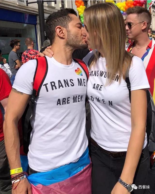 美女教你如何舌吻，舌吻怎么吻（当地美女和陌生人“拥抱接吻”）