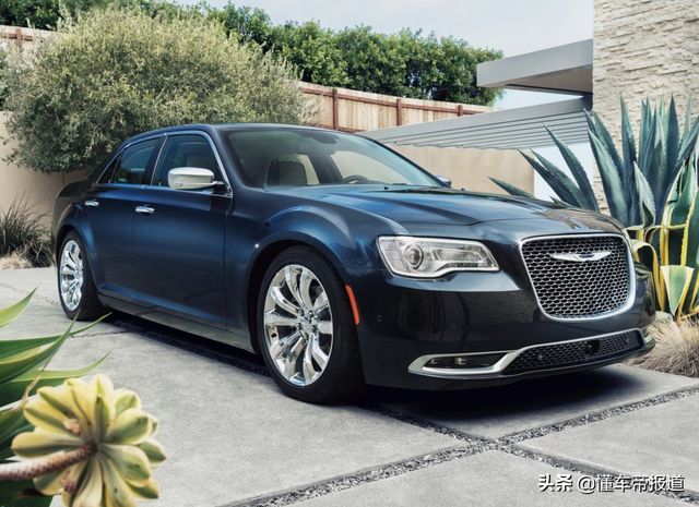 北京奔驰戴克300，克莱斯勒是不是就是奔驰啊（竞争德系A6L、E级、5系）