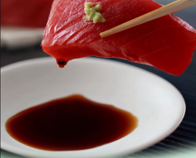 生抽和老抽有什么不同吗，生抽和老抽有啥不一样（生抽老抽都是酱油）