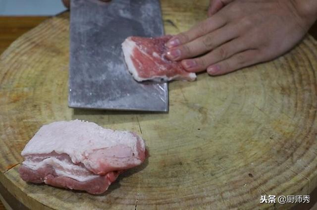 酥肉汤里配什么菜，北方小酥肉可以做汤的做法（冬天吃酥肉的正确方法）