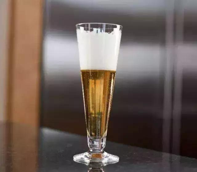 酒杯的分类——调酒师带你入门，调酒杯子种类（喜哈说酒---喝什么酒用什么杯子）