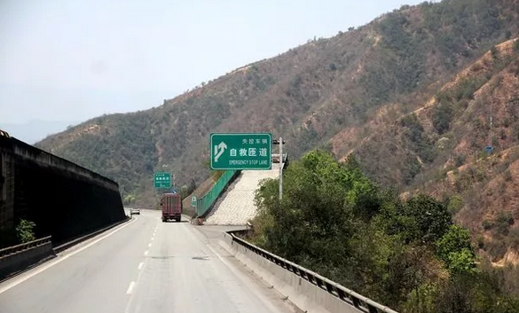 昆磨高速27公里长下坡在哪里，昆磨高速27公里下坡具体在哪（国内10大危险大长坡盘点）