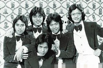 沉默是金歌词，沉默是金歌词粤语发音（“歌圣”谭咏麟与他的那些好朋友的故事）