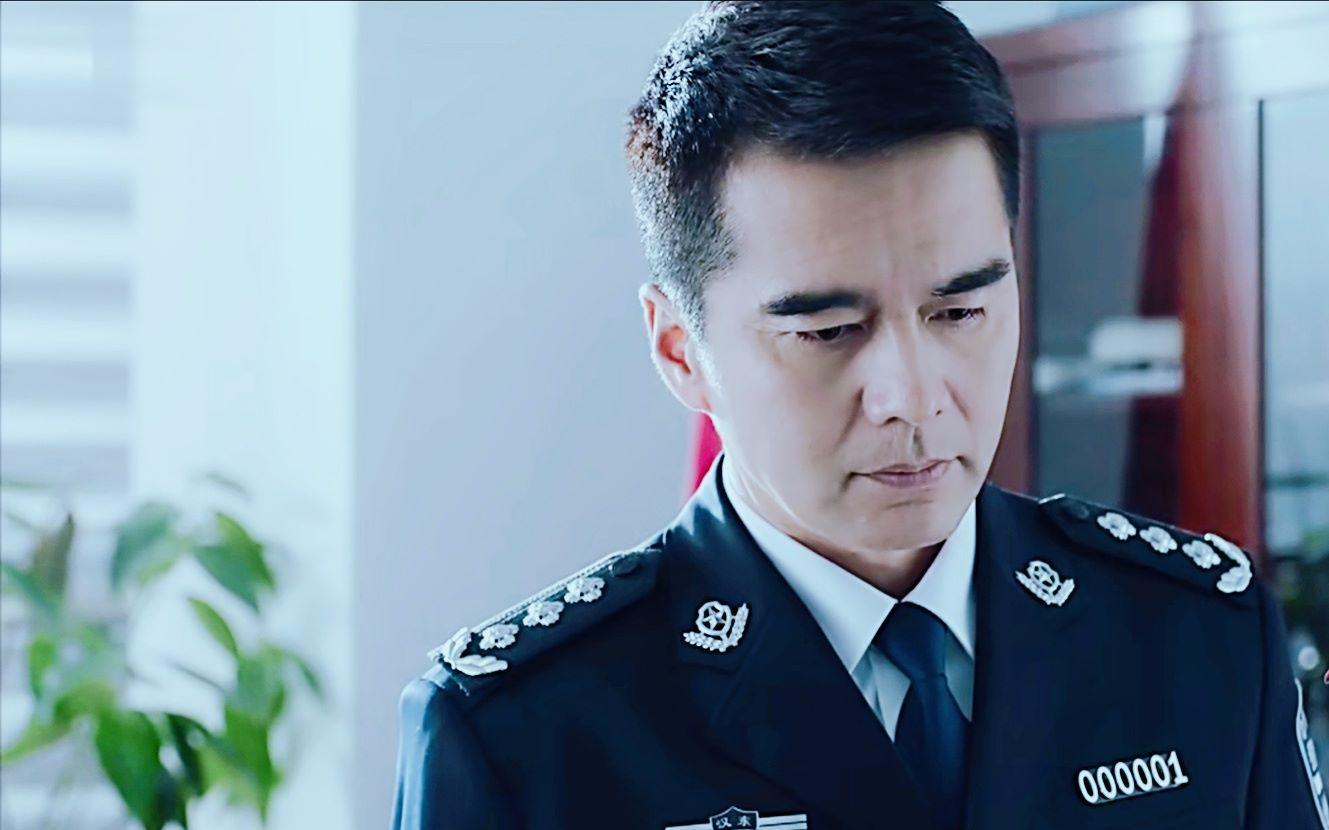 白衬衫警察什么级别，白衬衫警察什么级别可以穿（弄清楚肩章警衔和警察相对应的行政级别）