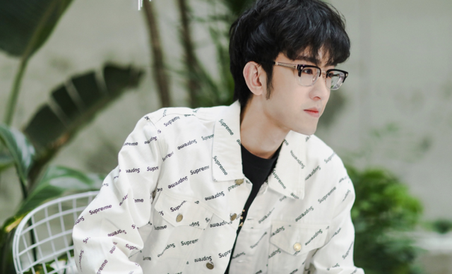 游戏主播怎么赚钱，如何当主播赚钱（线上直播花400万做号）