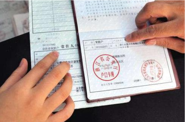 户口迁走了户籍变不变，户口迁了籍贯变不变（毕业后不能落回原来户籍）