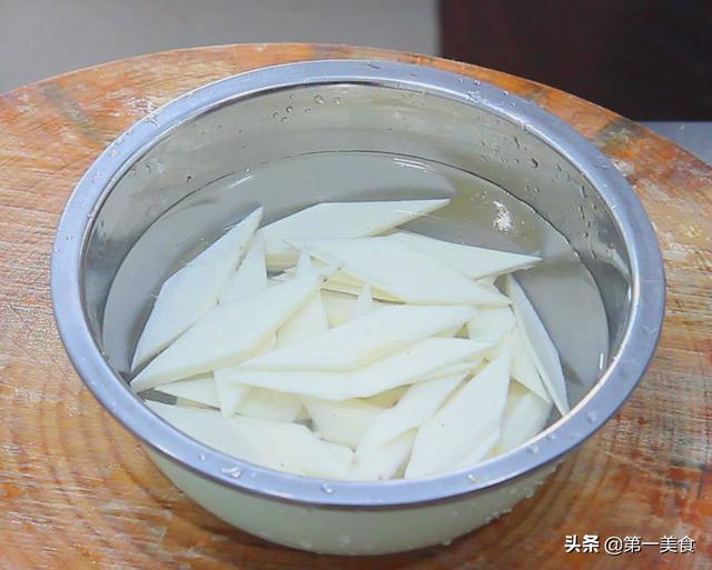 山药怎么炒才好吃，如何做野生山药炒肉才好吃（厨师长有技巧，山药清脆不发黑）
