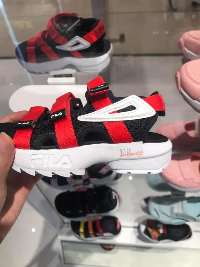 儿童凉鞋怎么选择比较好，儿童凉鞋到底要怎么选