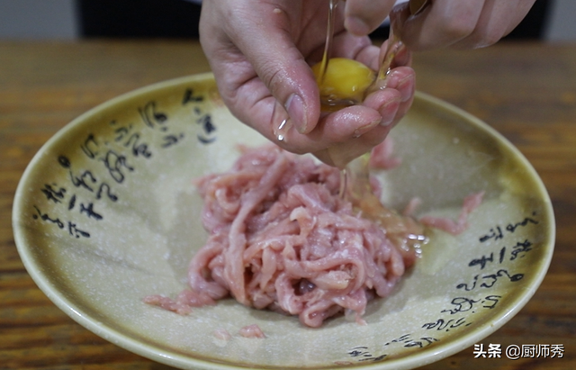 传统老式点心，做法独特不多见，开封小吃排行榜（大厨教你做家常肉丝带底）