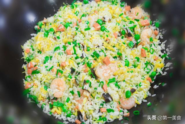 鸡蛋炒米饭的正确做法，米饭粒粒分明太香了