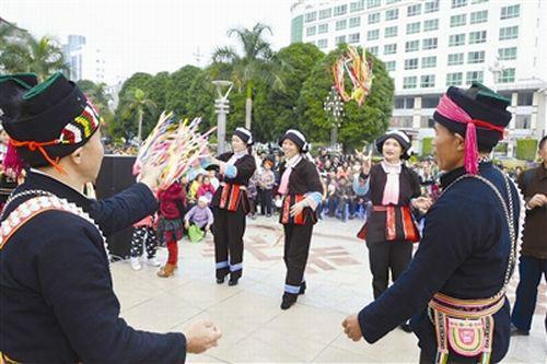 云南瑶族的春节习俗，瑶族是怎么过春节的（有关瑶族地区过盘王节的古老风俗）