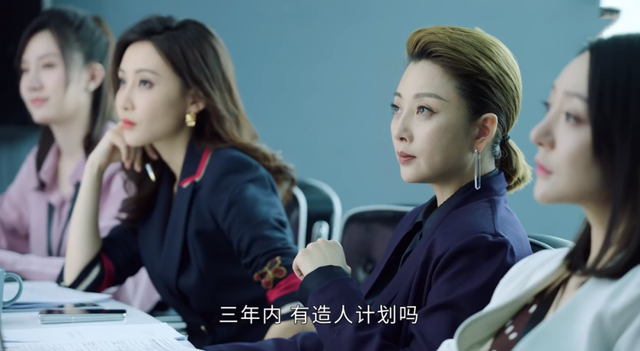 《正青春》首播，吴谨言悬浮让人出戏，殷桃像得罪了造型师