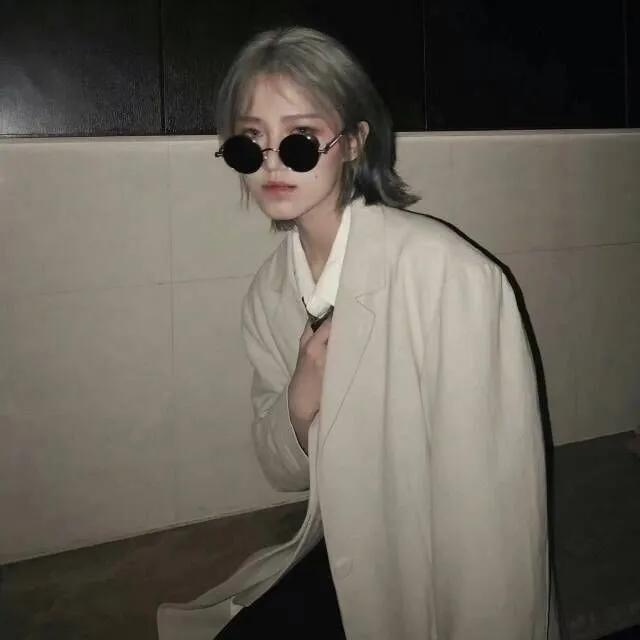 拽姐头像微信，拽姐头像（头像，一组超酷的墨镜拽姐头像）