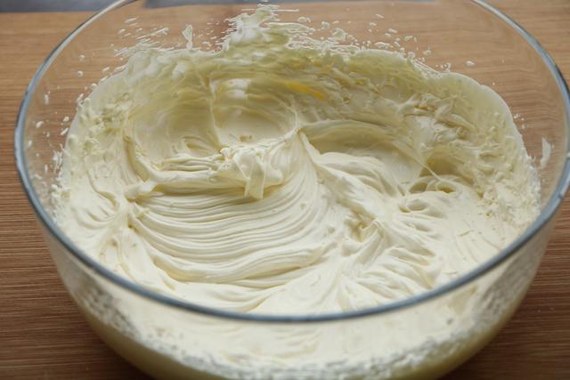 怎样制作好吃又简单的冰淇淋呢，想吃冰淇淋别再出去买