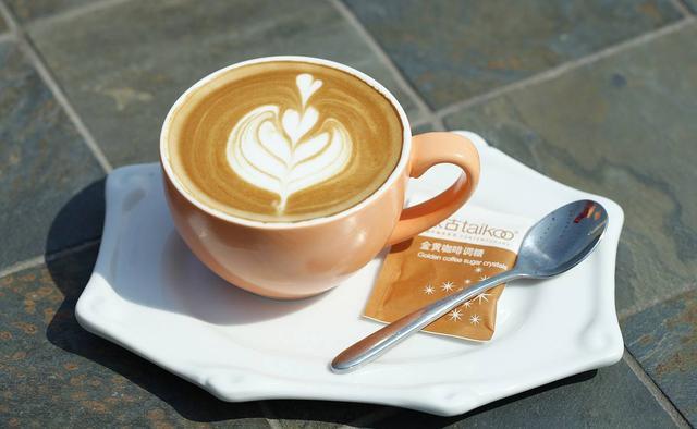 拿铁和咖啡区别，拿铁和美式咖啡的区别（摩卡、卡布奇诺、拿铁太像）