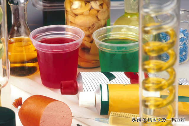 方便面必然有哪种食品添加剂，方便面里面必然有哪种食品添加剂（有2种吃多了影响钙吸收）