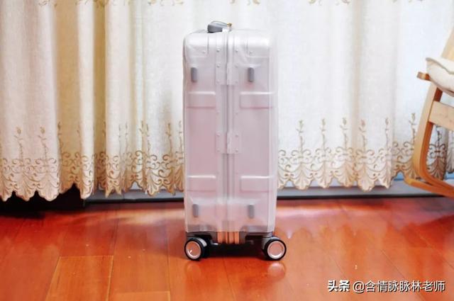 行李箱20寸有多大，行李箱26寸有多大（我们过国货90分金属登机箱使用心得。）