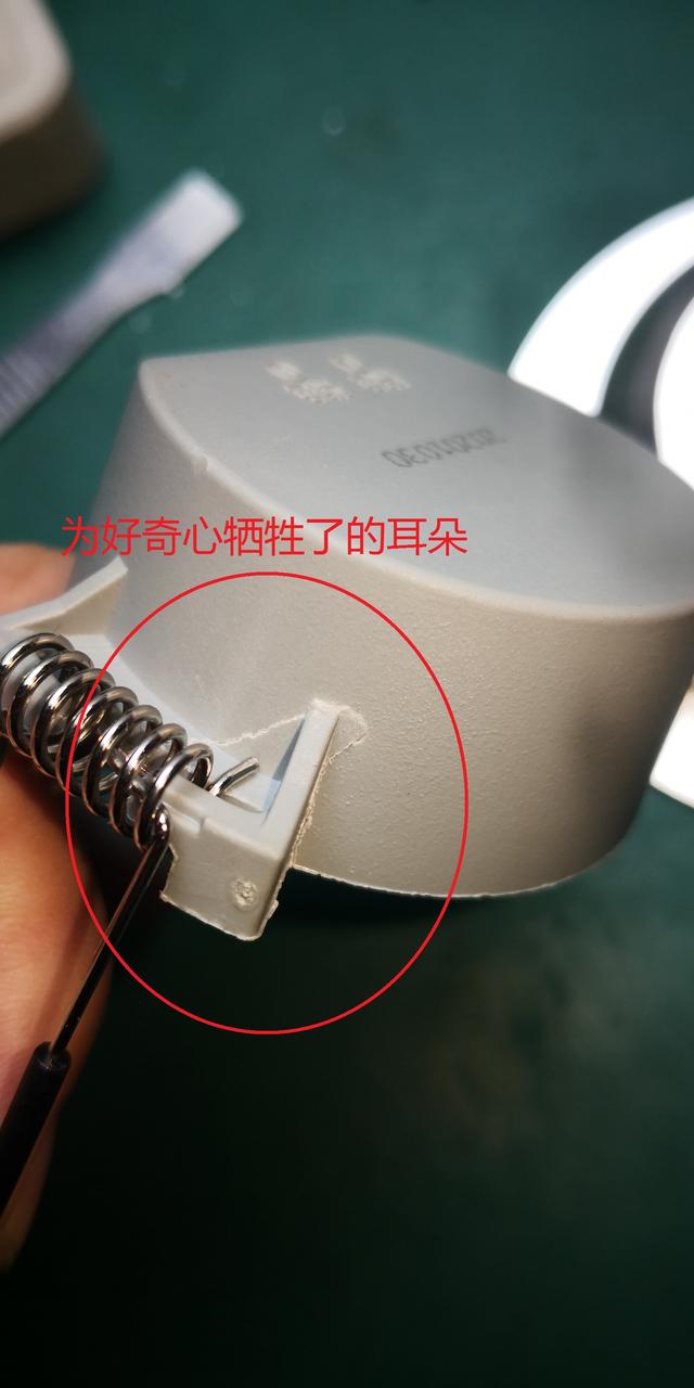 筒灯怎么拆下来，家里的筒灯坏了怎么取下来（LED筒灯NNNC75143）