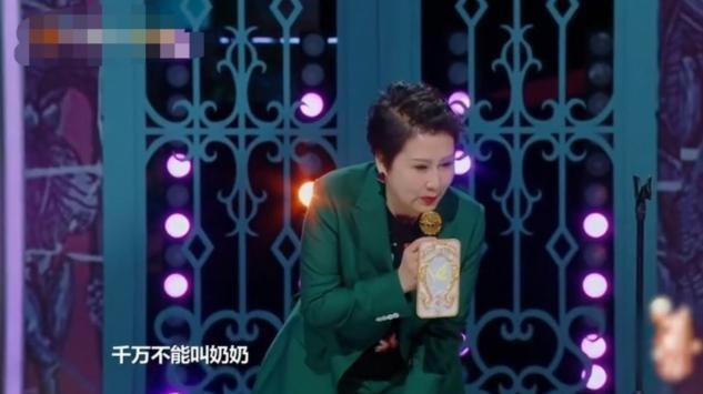 58岁张凯丽因年老落泪，不愿被叫奶奶？嫁二婚老公被宠成小姑娘