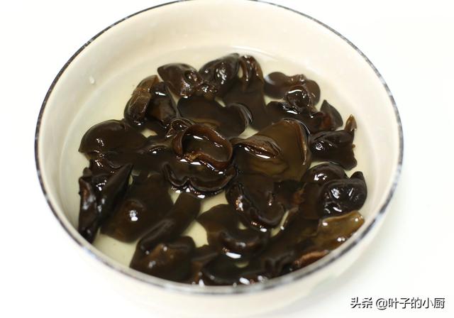 冰糖木耳红枣汤步骤，冰糖木耳红枣汤步骤做法（养生食疗方：养血安神）